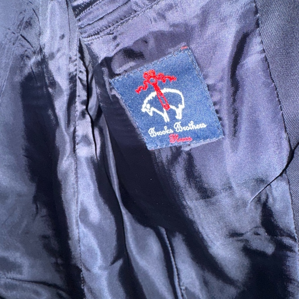 Boy’s Brooks Brothers Blazer with Gold Buttons - Picture 3 of 4